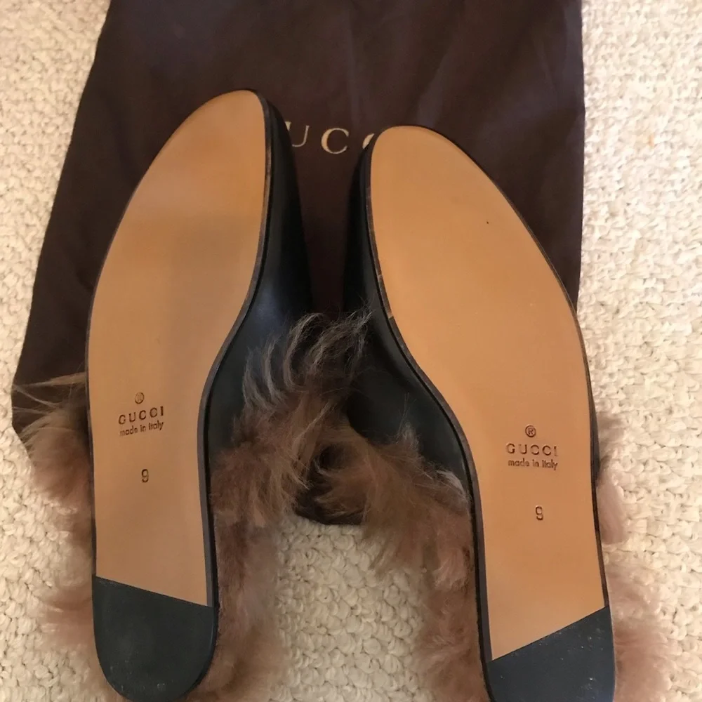 Gucci black fur / horsebit runway shoes size 9